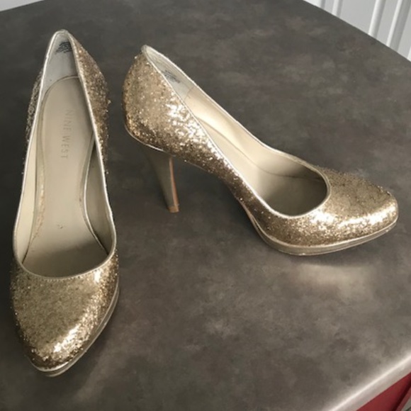 (2* for $30) Nine West Gold Glitter - Size 5 1/2" - Picture 1 of 8